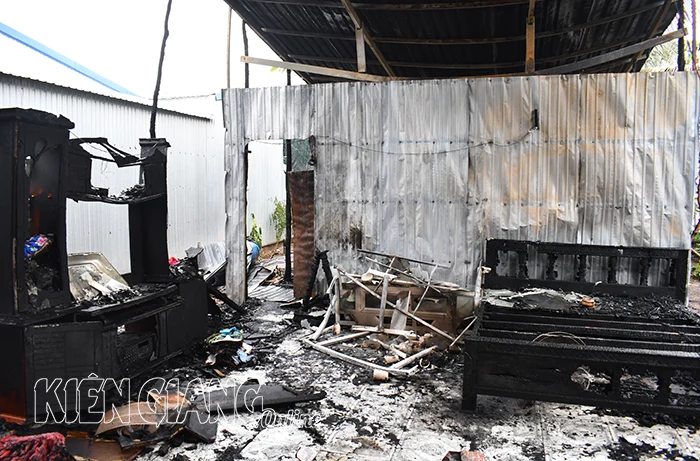 An Biên hỗ trợ 1 hộ dân bị cháy nhà
